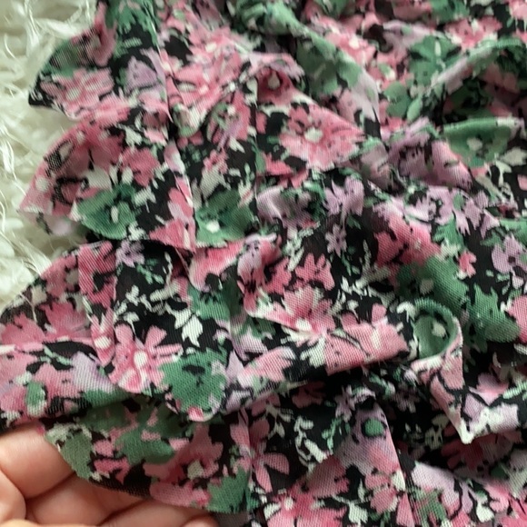 Express Ruffle Floral Top - Picture 4 of 7